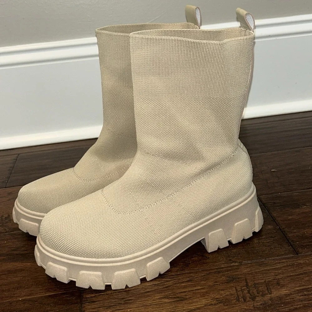 WILD DIVA LOUNGE Stretch Lug Sole Bootie 9 (best fit 8.5)